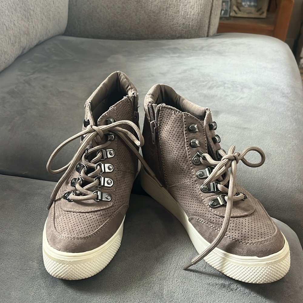 OS platform sneakers shoe zipped sides lace front size 7 1/2